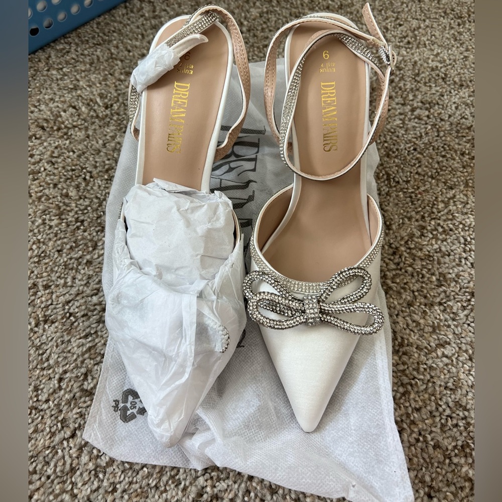 Dream Pairs White Sparkly Bow Heels - Size 9 - NWT 🤍😍